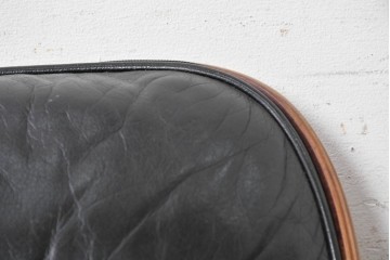 【簡易リペア限定品】　アメリカヴィンテージ　 Herman Miller(ハーマンミラー)　 包み込まれるような座り心地のイームズラウンジチェア　現行定価約119万円(※ラウンジチェア&オットマンセットの場合)　(R-090701)
