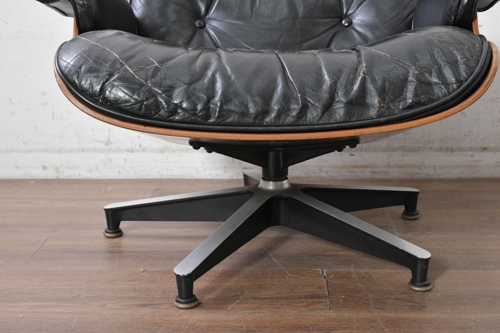 【簡易リペア限定品】　アメリカヴィンテージ　 Herman Miller(ハーマンミラー)　 包み込まれるような座り心地のイームズラウンジチェア　現行定価約119万円(※ラウンジチェア&オットマンセットの場合)　(R-090701)