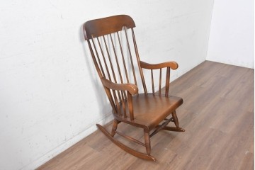 和製ヴィンテージ　飛騨産業　キツツキ　オーク材　ハイバックの背もたれと挽物の意匠が美しいロッキングチェア　(R-090702)
