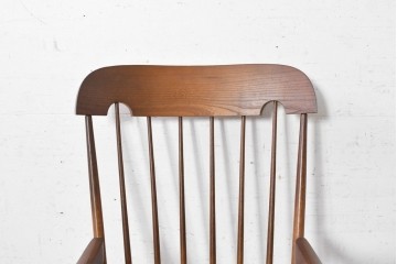 和製ヴィンテージ　飛騨産業　キツツキ　オーク材　ハイバックの背もたれと挽物の意匠が美しいロッキングチェア　(R-090702)