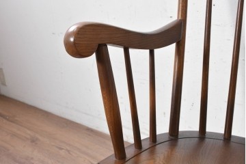 和製ヴィンテージ　飛騨産業　キツツキ　オーク材　ハイバックの背もたれと挽物の意匠が美しいロッキングチェア　(R-090702)