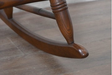 和製ヴィンテージ　飛騨産業　キツツキ　オーク材　ハイバックの背もたれと挽物の意匠が美しいロッキングチェア　(R-090702)