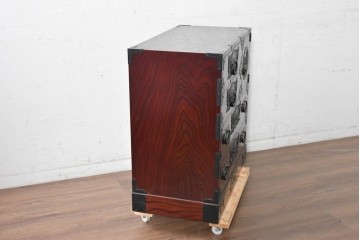 中古　美品　仙台民芸箪笥(仙台箪笥)　漆塗り　牡丹をあしらった重厚な金具装飾と流れるような木目が美しい整理箪笥　(R-090703)