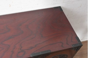 中古　美品　仙台民芸箪笥(仙台箪笥)　漆塗り　牡丹をあしらった重厚な金具装飾と流れるような木目が美しい整理箪笥　(R-090703)