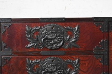 中古　美品　仙台民芸箪笥(仙台箪笥)　漆塗り　牡丹をあしらった重厚な金具装飾と流れるような木目が美しい整理箪笥　(R-090703)