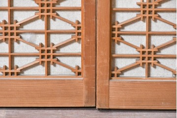 ヴィンテージ建具　昭和中期　蜀江文様の組子がアクセントを添える書院戸4枚セット　(R-090706)