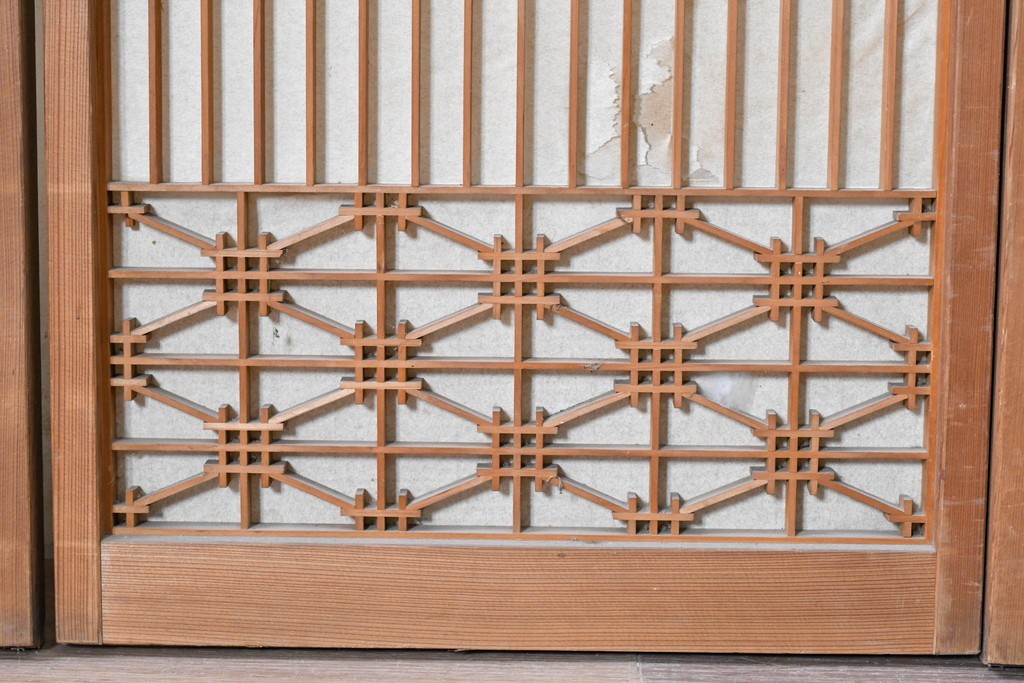 ヴィンテージ建具　昭和中期　蜀江文様の組子がアクセントを添える書院戸4枚セット　(R-090706)