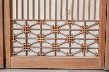 ヴィンテージ建具　昭和中期　蜀江文様の組子がアクセントを添える書院戸4枚セット　(R-090706)