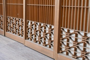 ヴィンテージ建具　昭和中期　蜀江文様の組子がアクセントを添える書院戸4枚セット　(R-090706)