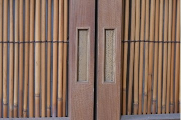 ヴィンテージ建具　昭和中期　素朴な風合いを楽しめる幅狭の夏戸4枚セット　(R-090708)