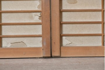 ヴィンテージ建具　昭和中期　格子が規則正しく並ぶシンプルな障子窓2枚セット　(R-090710)