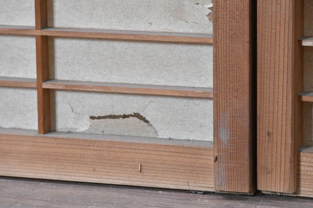 ヴィンテージ建具　昭和中期　格子が規則正しく並ぶシンプルな障子窓2枚セット　(R-090710)