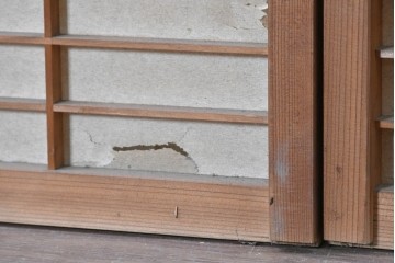 ヴィンテージ建具　昭和中期　格子が規則正しく並ぶシンプルな障子窓2枚セット　(R-090710)
