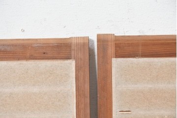 ヴィンテージ建具　昭和中期　格子が規則正しく並ぶシンプルな障子窓2枚セット　(R-090710)