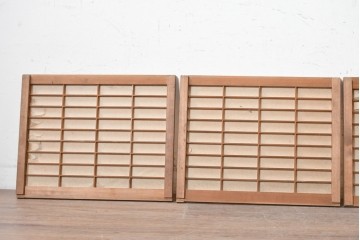ヴィンテージ建具　昭和中期　格子が規則正しく並ぶシンプルな障子窓4枚セット　(R-090711)