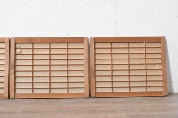 ヴィンテージ建具　昭和中期　格子が規則正しく並ぶシンプルな障子窓4枚セット　(R-090711)
