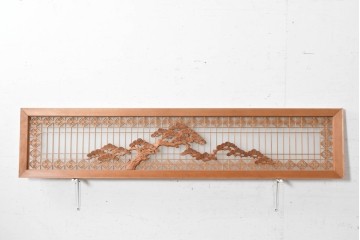ヴィンテージ建具　昭和後期　片面ガラス　繊細な組子と伸びやかな松の彫刻が美しい欄間1枚　(R-090714)