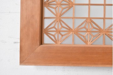ヴィンテージ建具　昭和後期　片面ガラス　繊細な組子と伸びやかな松の彫刻が美しい欄間1枚　(R-090714)