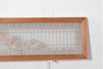 ヴィンテージ建具　昭和後期　片面ガラス　繊細な組子と伸びやかな松の彫刻が美しい欄間1枚　(R-090714)