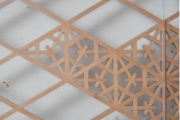 ヴィンテージ建具　昭和後期　細身の桟で多彩な幾何学模様を表した欄間2枚セット　(R-090715)
