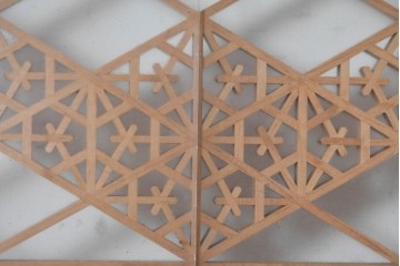 ヴィンテージ建具　昭和後期　細身の桟で多彩な幾何学模様を表した欄間2枚セット　(R-090715)