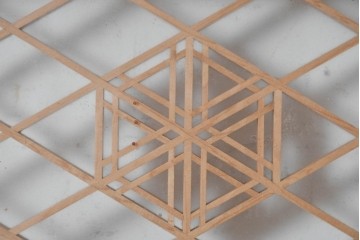 ヴィンテージ建具　昭和後期　細身の桟で多彩な幾何学模様を表した欄間2枚セット　(R-090715)