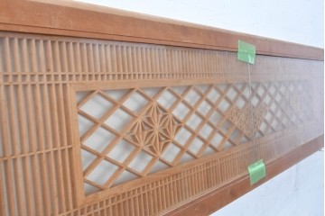 ヴィンテージ建具　昭和後期　細身の桟で多彩な幾何学模様を表した欄間2枚セット　(R-090715)