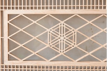 ヴィンテージ建具　昭和後期　細身の桟で多彩な幾何学模様を表した欄間2枚セット　(R-090715)