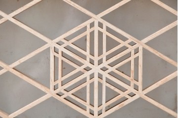 ヴィンテージ建具　昭和後期　細身の桟で多彩な幾何学模様を表した欄間2枚セット　(R-090715)