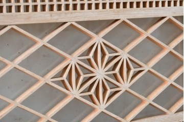 ヴィンテージ建具　昭和後期　細身の桟で多彩な幾何学模様を表した欄間2枚セット　(R-090715)