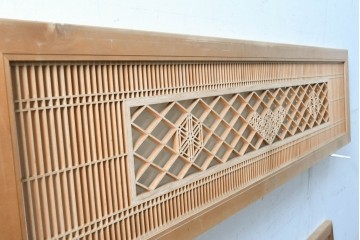 ヴィンテージ建具　昭和後期　細身の桟で多彩な幾何学模様を表した欄間2枚セット　(R-090715)