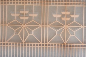 ヴィンテージ建具　昭和後期　両面ガラス　桐麻文様の組子が美しく連なる欄間2枚セット　(R-090716)