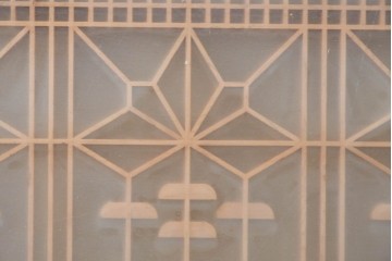 ヴィンテージ建具　昭和後期　両面ガラス　桐麻文様の組子が美しく連なる欄間2枚セット　(R-090716)