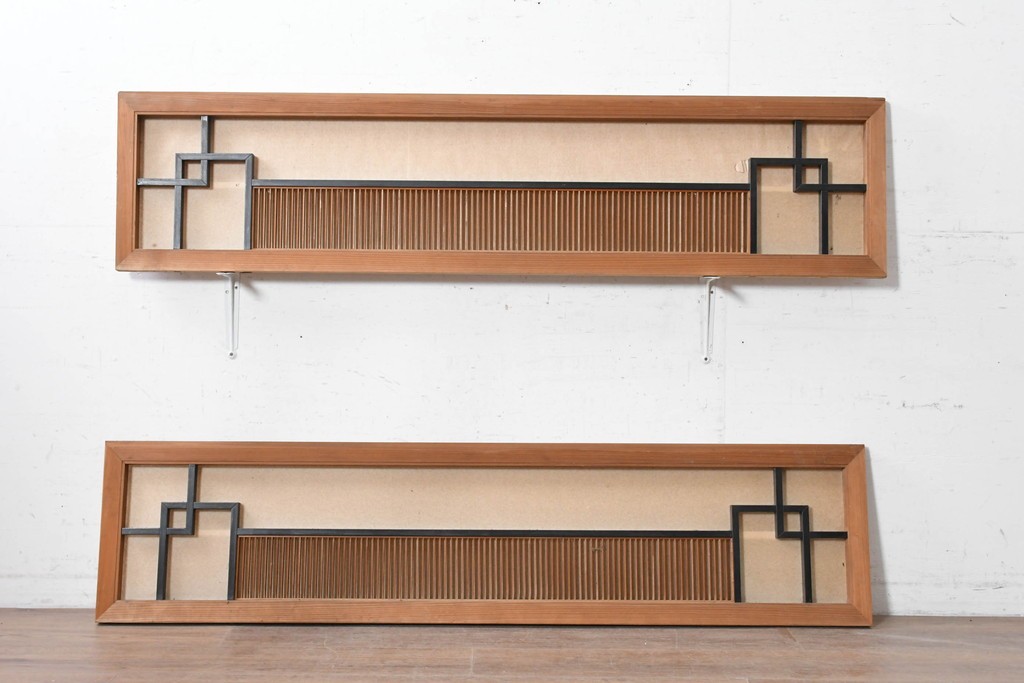 ヴィンテージ建具　昭和中期　黒い直線意匠と細かな縦格子を組み合わせた和モダンな欄間2枚セット　(R-090718)