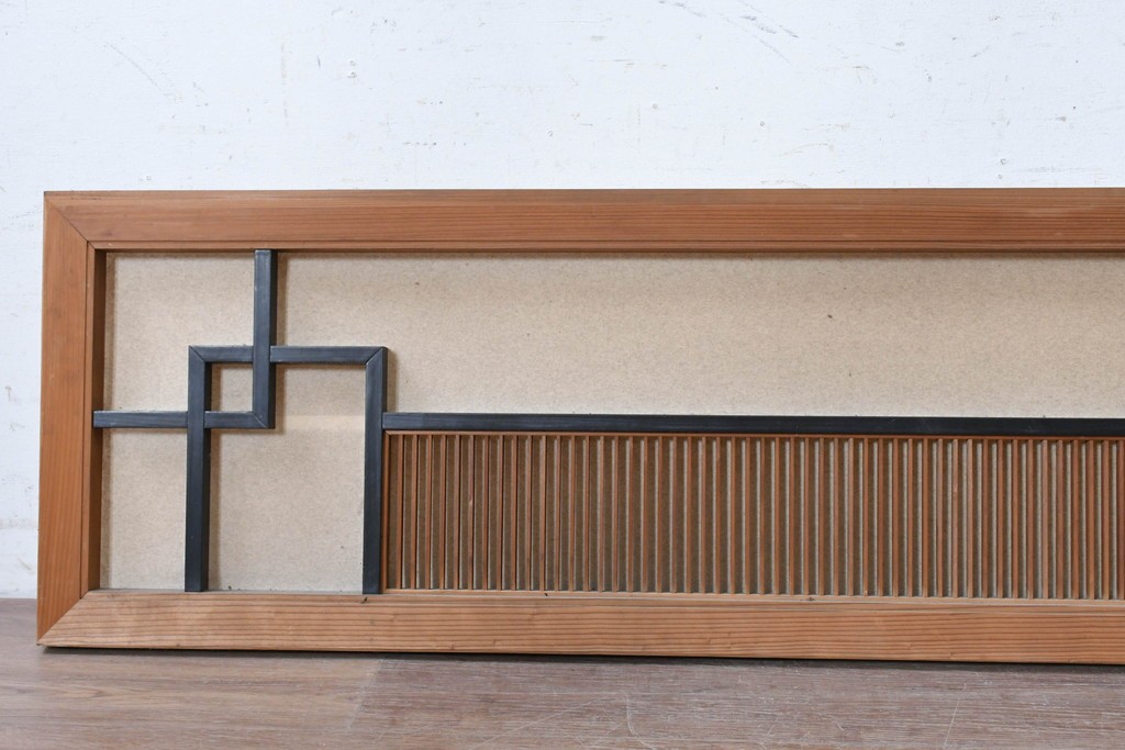 ヴィンテージ建具　昭和中期　黒い直線意匠と細かな縦格子を組み合わせた和モダンな欄間2枚セット　(R-090718)