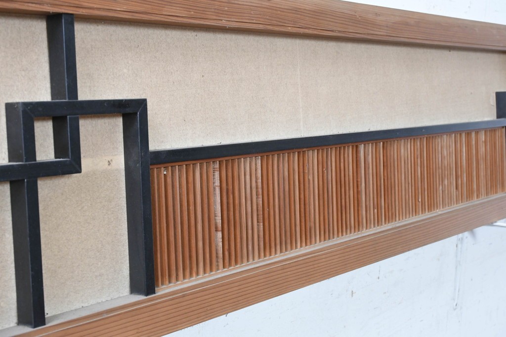 ヴィンテージ建具　昭和中期　黒い直線意匠と細かな縦格子を組み合わせた和モダンな欄間2枚セット　(R-090718)