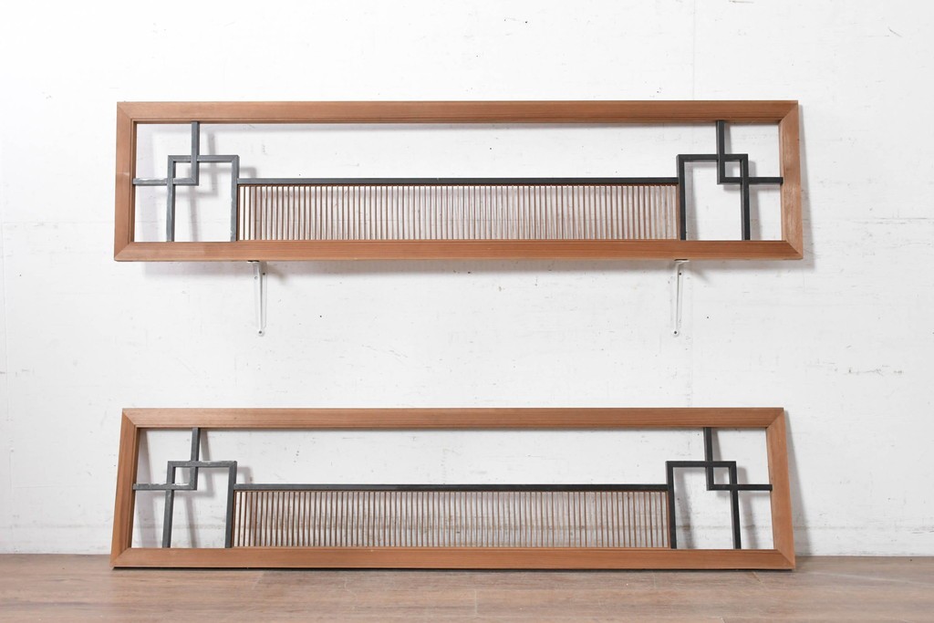 ヴィンテージ建具　昭和中期　黒い直線意匠と細かな縦格子を組み合わせた和モダンな欄間2枚セット　(R-090719)