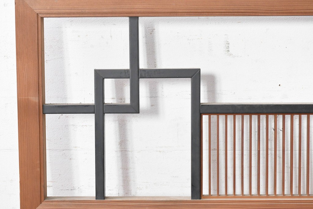 ヴィンテージ建具　昭和中期　黒い直線意匠と細かな縦格子を組み合わせた和モダンな欄間2枚セット　(R-090719)