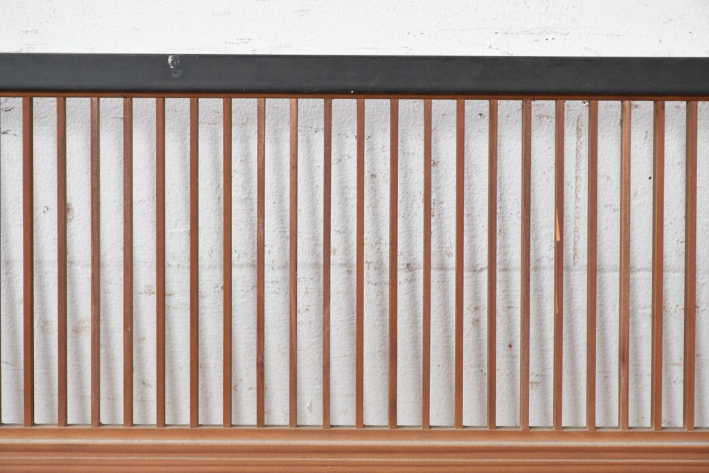ヴィンテージ建具　昭和中期　黒い直線意匠と細かな縦格子を組み合わせた和モダンな欄間2枚セット　(R-090719)
