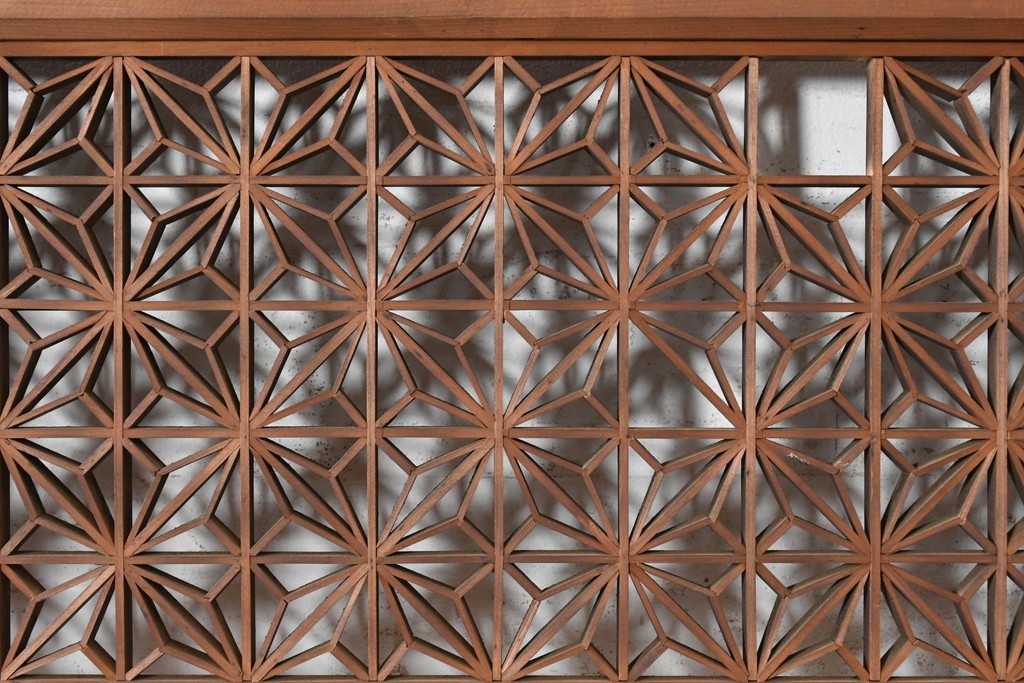 ヴィンテージ建具　昭和中期　最高級品　両脇に梅と松の彫刻を配した組子欄間2枚セット　(R-090722)