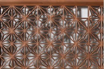 ヴィンテージ建具　昭和中期　最高級品　両脇に梅と松の彫刻を配した組子欄間2枚セット　(R-090722)