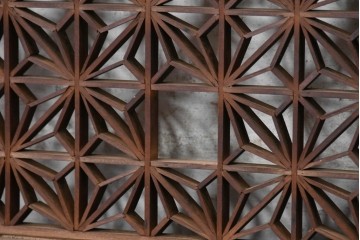 ヴィンテージ建具　昭和中期　最高級品　両脇に梅と松の彫刻を配した組子欄間2枚セット　(R-090722)