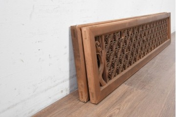 ヴィンテージ建具　昭和中期　最高級品　両脇に梅と松の彫刻を配した組子欄間2枚セット　(R-090722)