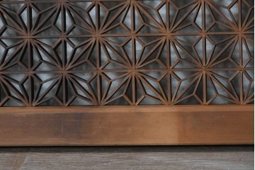 ヴィンテージ建具　昭和中期　最高級品　両脇に竹の彫刻を配した組子欄間3枚セット　(R-090723)