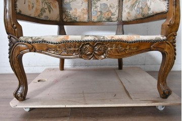 ヨーロッパヴィンテージ　繊細な彫刻が優美なポーターズチェア　(R-090727)