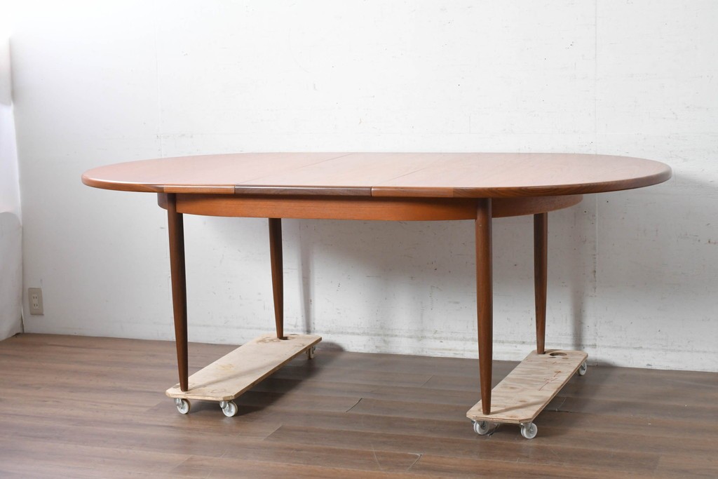 イギリスヴィンテージ　美品　1970年頃　G-PLAN(ジープラン)　チーク材　オーバル型が優しい印象のエクステンションテーブル　(R-090728)