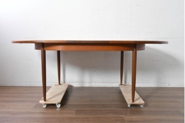 イギリスヴィンテージ　美品　1970年頃　G-PLAN(ジープラン)　チーク材　オーバル型が優しい印象のエクステンションテーブル　(R-090728)