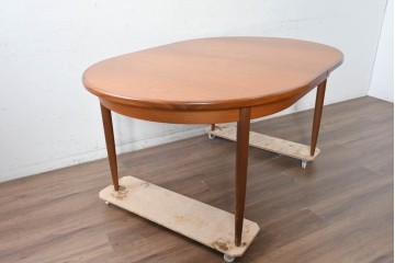 イギリスヴィンテージ　美品　1970年頃　G-PLAN(ジープラン)　チーク材　オーバル型が優しい印象のエクステンションテーブル　(R-090728)
