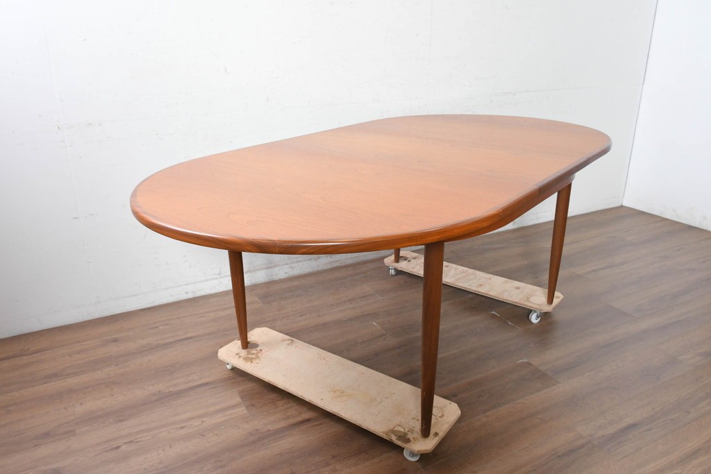 イギリスヴィンテージ　美品　1970年頃　G-PLAN(ジープラン)　チーク材　オーバル型が優しい印象のエクステンションテーブル　(R-090728)