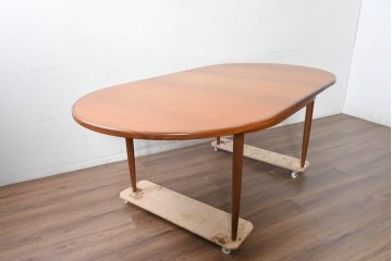 イギリスヴィンテージ　美品　1970年頃　G-PLAN(ジープラン)　チーク材　オーバル型が優しい印象のエクステンションテーブル　(R-090728)